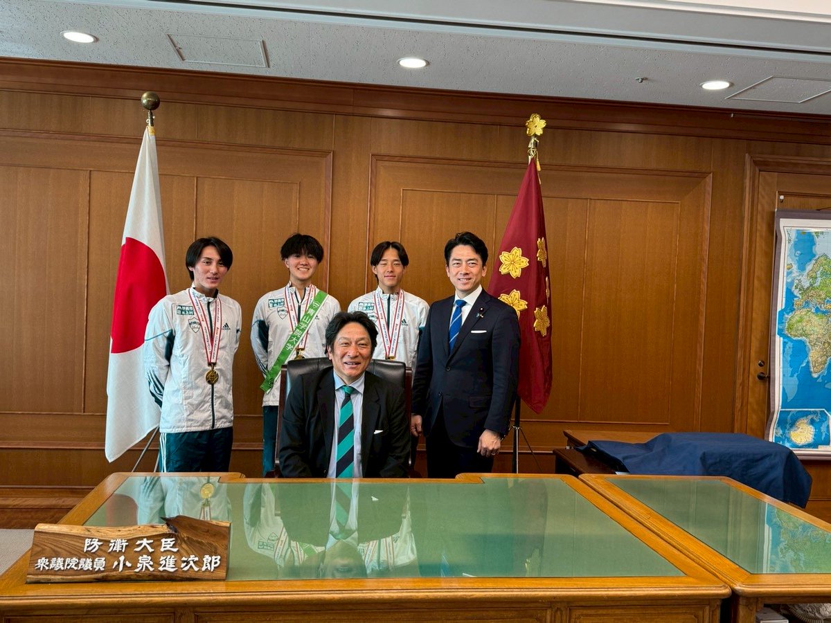 hara_daisakusen's tweet photo. 本日表敬訪問させて頂きました。大変お忙しい中お時間頂き有難うございました。学生に対しても『一つの事をやり抜く力』は社会に出て必ずいきる。『セカンドキャリア』を大切に。『政治秘書はどうだい』？笑笑　様々な角度からご指導頂きました。多くの学びを得ました。重ね重ねお礼申し上げます。 https://t.co/X8SA8TkMiU