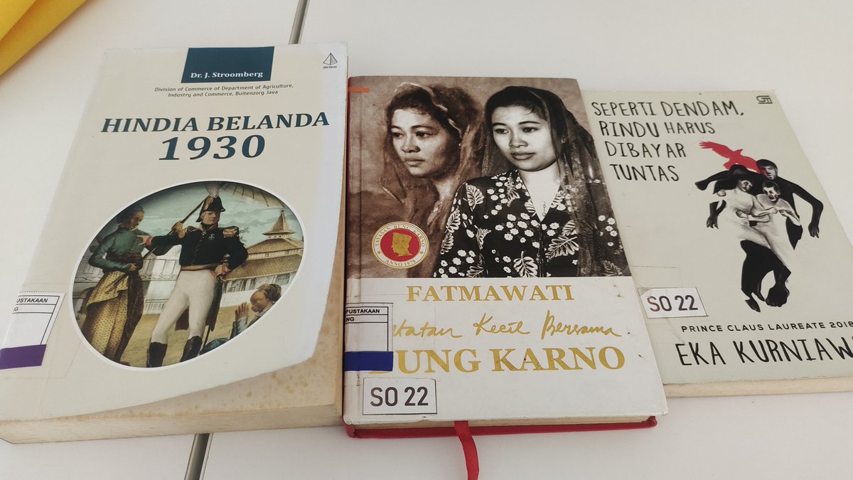 amzphspns's tweet photo. apakah ini saatnya nambah genre baru? cuma bisa pinjem max. 3 buku aja per minggu, sementara masih ada amba yg harus diperpanjang, akhirnya merelakan hindia belanda dulu aja buat bacaan selanjutnya hihihi gpp tetap happy https://t.co/WY0O7i3HRc