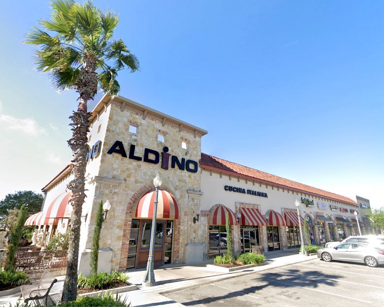 SafetyNotorious's tweet image. This ICE doxxer has been identified as 36 year old restaurant worker Simone Marie Gardner, of San Antonio, TX.

She said nobody could find her and is waiting for the FBI to visit her. I hope they do.