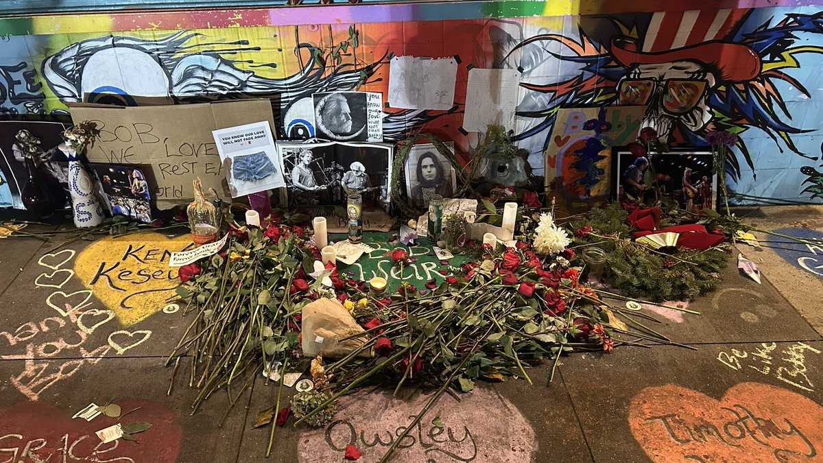 RyanBusillo's tweet image. beautiful memorial to bobby at the corner of haight and masonic