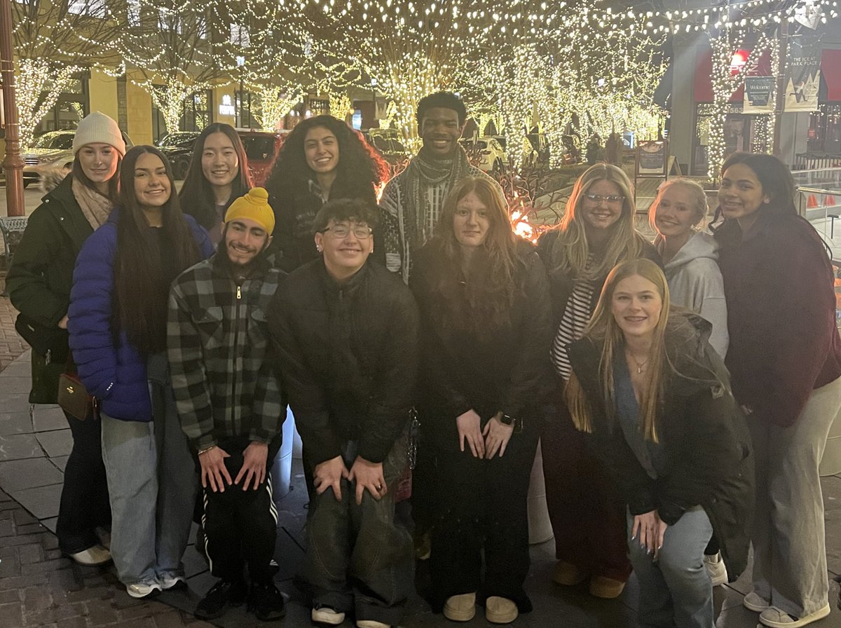 kwhite2222's tweet photo. Fun night with the @husky_headlines staff as we grabbed dinner at K Machos followed by ice cream &amp; then a night of ice skating with our @BVNW_Huskies publications crew. Great evening for H2, The Express and Horizon staff members. Blessed to work w/these amazing young people. 💜 https://t.co/CRAcy9v46d