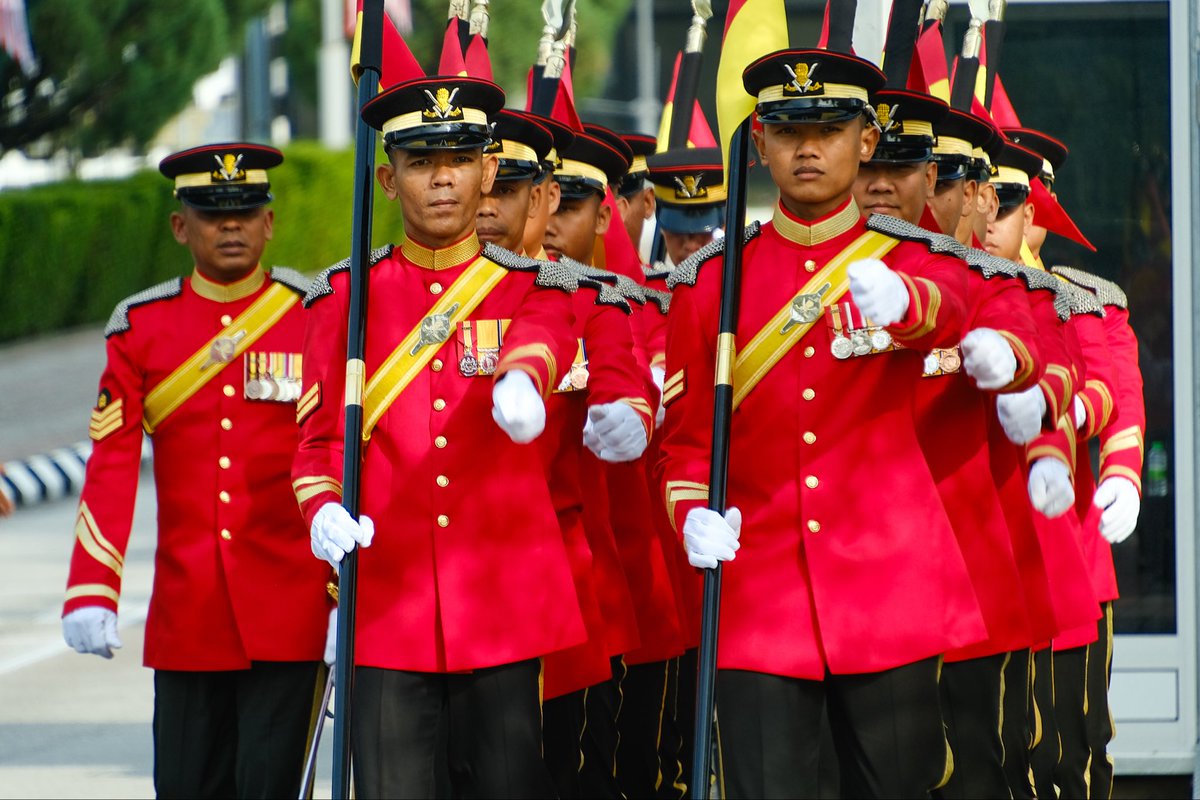 Merafak sembah menjunjung kasih ke Kebawah Duli Yang Maha Mulia Seri Paduka Baginda Yang di-Pertuan Agong Sultan Ibrahim atas perkenan Baginda berangkat merasmikan Istiadat Pembukaan Mesyuarat Pertama Penggal Kelima Parlimen ke-15 pagi ini.