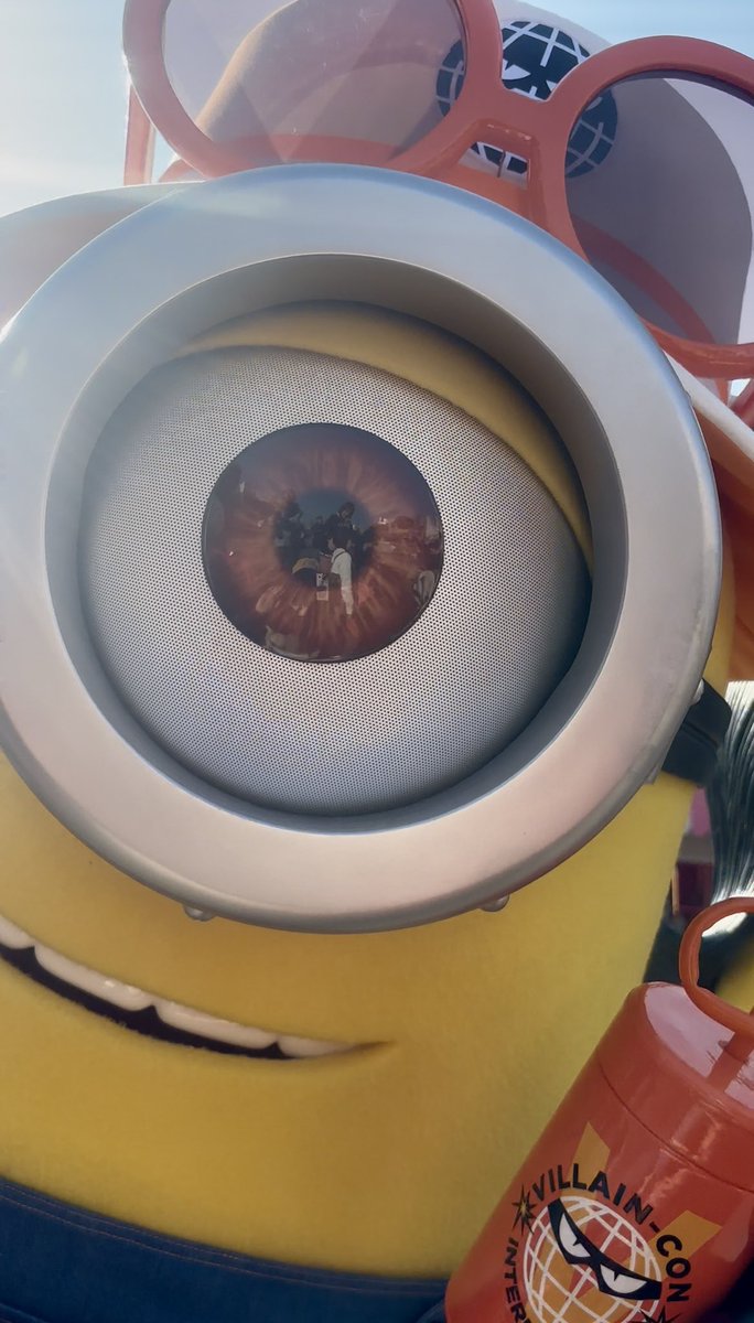 カール撮ってたはずが、スチュアートでした笑（カメラ前に割り込んできた） 
#USJファン