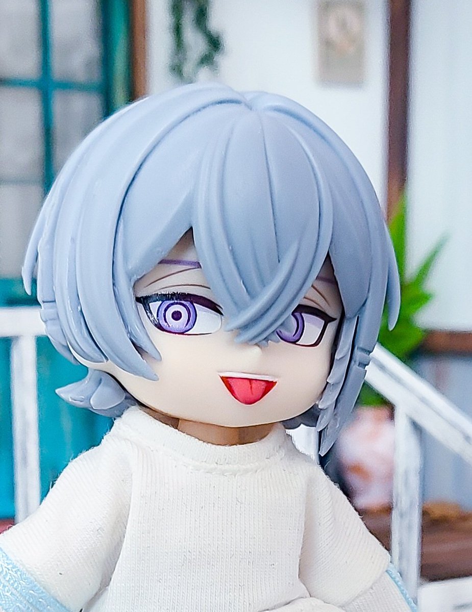 大慶ちゃん進行中🛠️
ヘアパーツのヤスリがけとサーフェイサーは完了だけど（写真は作業前のもの) 今週は急に寒くなったから塗装は難しいかも 
デカールの段差処理と仕上げまではできるかな🤔