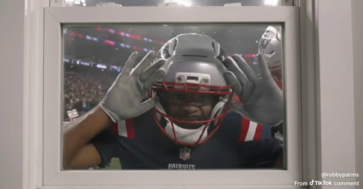 heatherellaxo's tweet image. Me looking to see if it’s still the schedule….