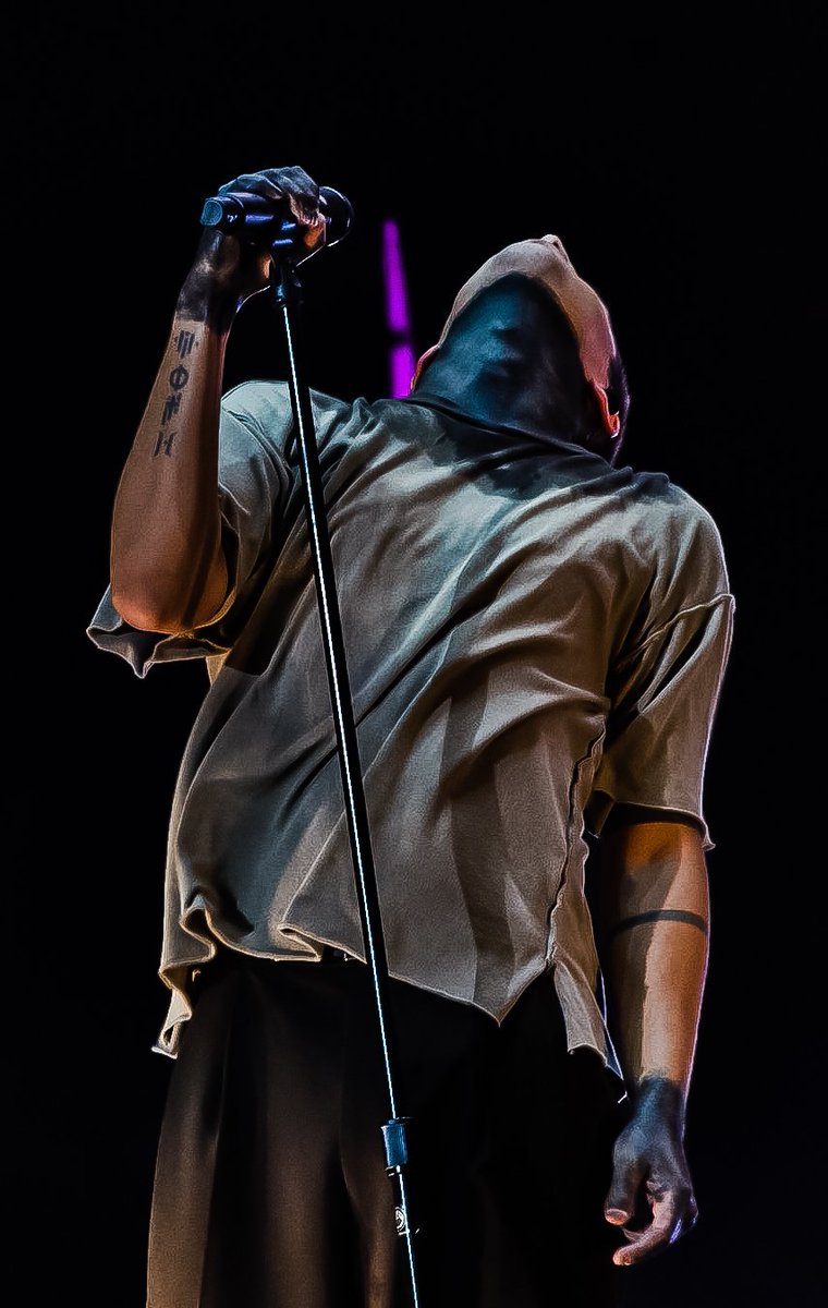 TylerOnceSaid's tweet photo. tyler in pictures where he's showing us the blurry paint on his neck 🫠 https://t.co/5wOvnrFIIU