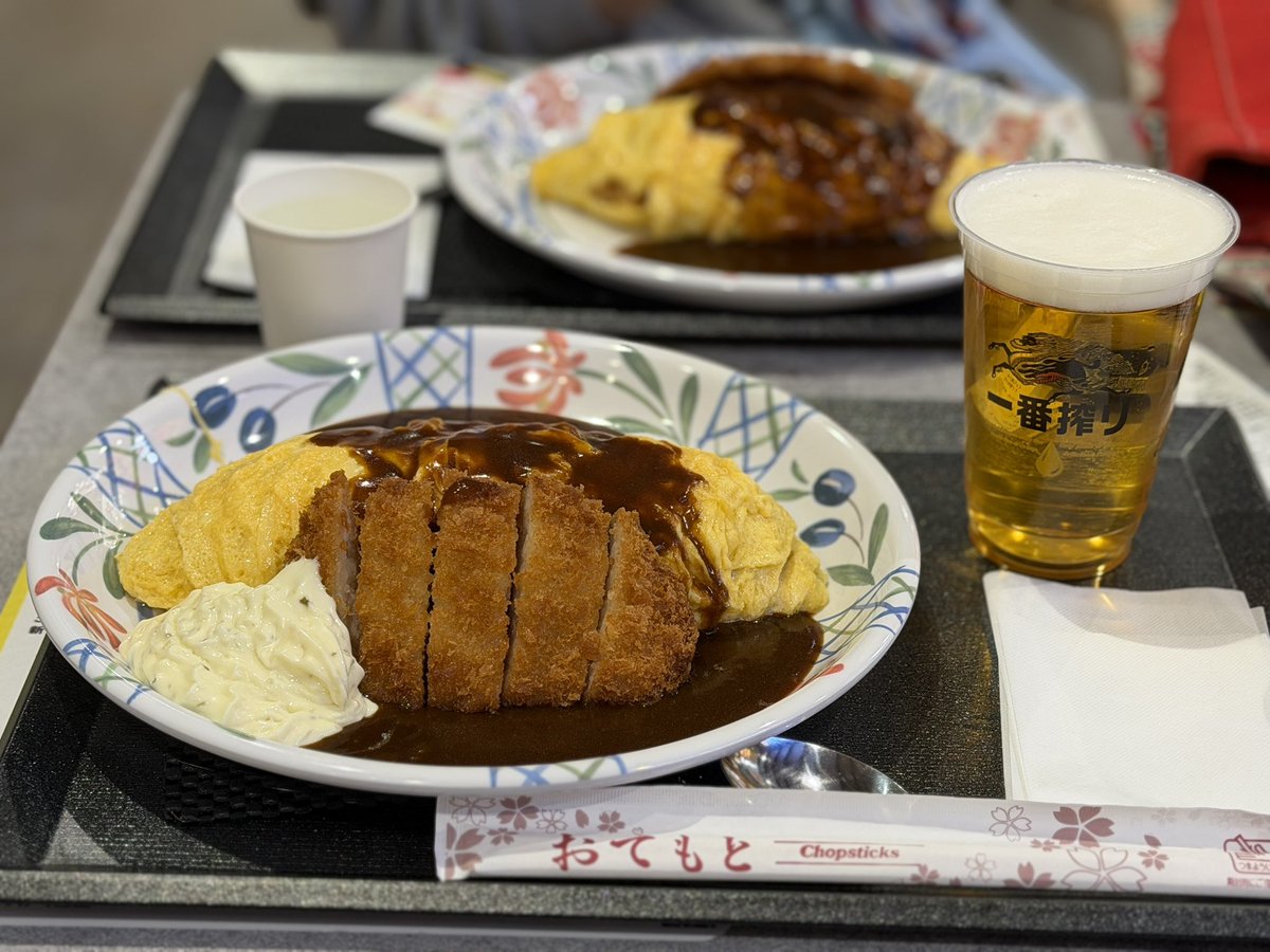 UsePon's tweet image. お昼ごはんはフードコートでオムライス😋