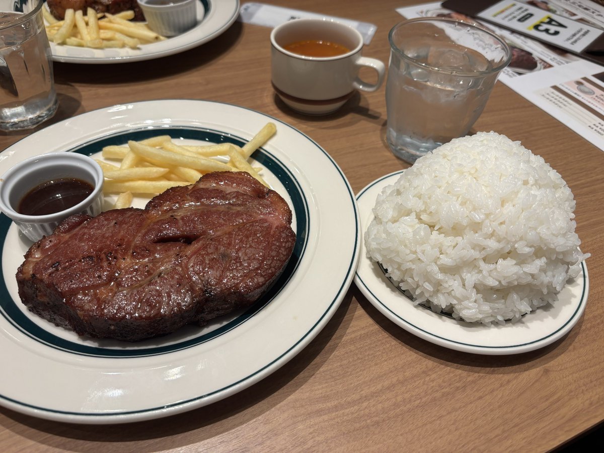 rare_9891's tweet image. 優勝祝いにポークステーキ^_^
マロリーパークステーキは本当に神です（笑）

一応優勝した反省バイパーのレシピも載せときます（笑）それなりに反省は活かされてました（笑）

#ラッシュデュエル
#ドカ食いラッシュデュエル部