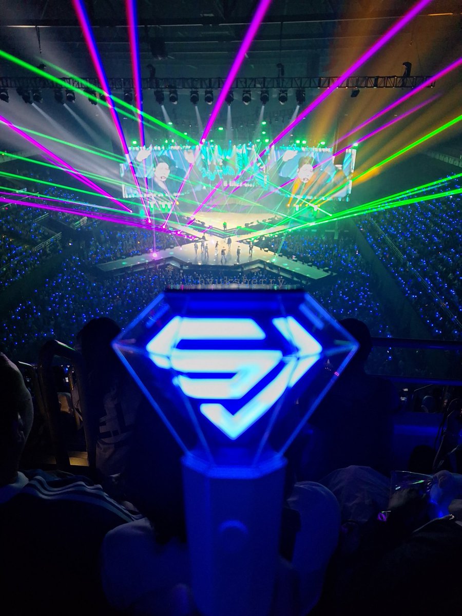 hyuksberry's tweet photo. SuJubong in different colours 💙💚🩷🧡😍 #SS10inKL https://t.co/aufRpUHJy2