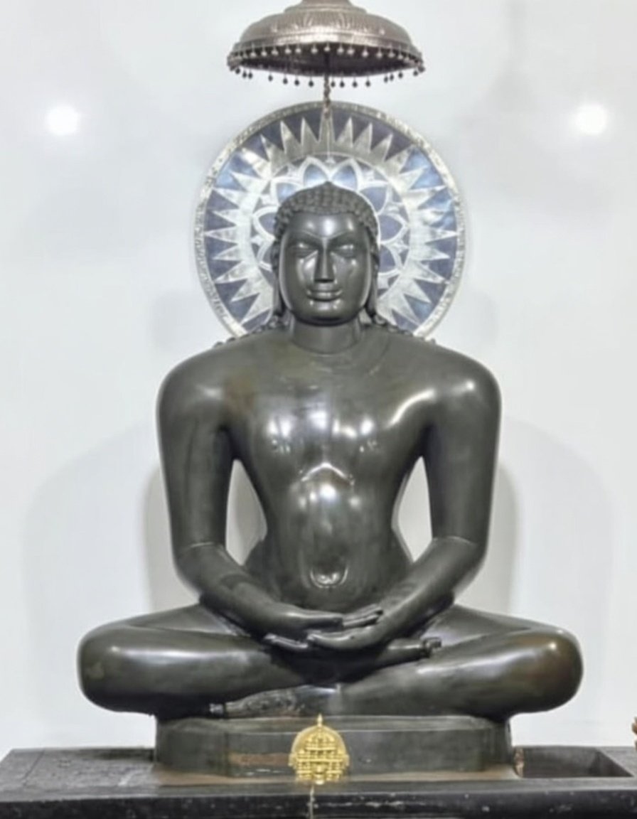 crp9786's tweet photo. Ancient idol of Adinath Teerthankar Kolhapur district village
#Adinath
#Rushabhnath
#Rishabhnath
#Kolhapurjainmandir https://t.co/jIVgEBeT9C