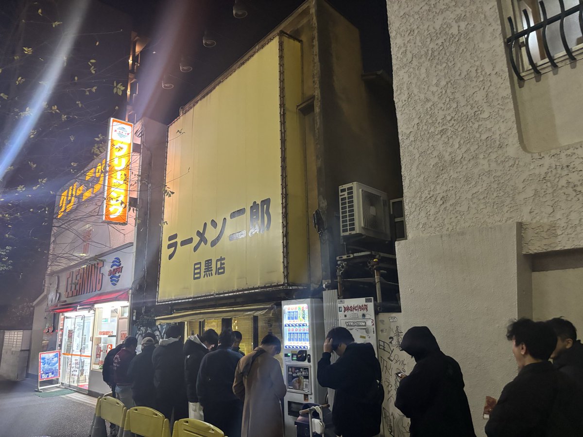 hh_hat's tweet photo. 東京でやり残したこと①
ラーメン二郎を食べる
達成！！
#メグジ https://t.co/BnD1BlofZ3