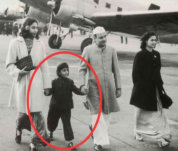 इतिहास के झरोखे से...
पहचानिए ! कौन है ये बालक 👇

Answer Hint 🎯 बोफोर्स कांड का मास्टरमाइंड 🤫

#Congress #RahulGandhi #Delhi_police_exam_scam #MaharanaPratap #DrugFreeIndia
#NicolasMaduro
#Iran #DonaldTrump #Modi4Assam #Maharashtra #DevaBhau