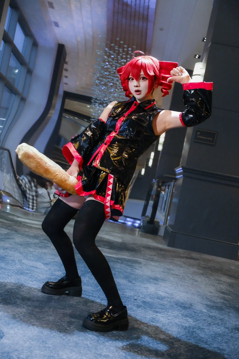 #KasaneTeto 
Big baguette