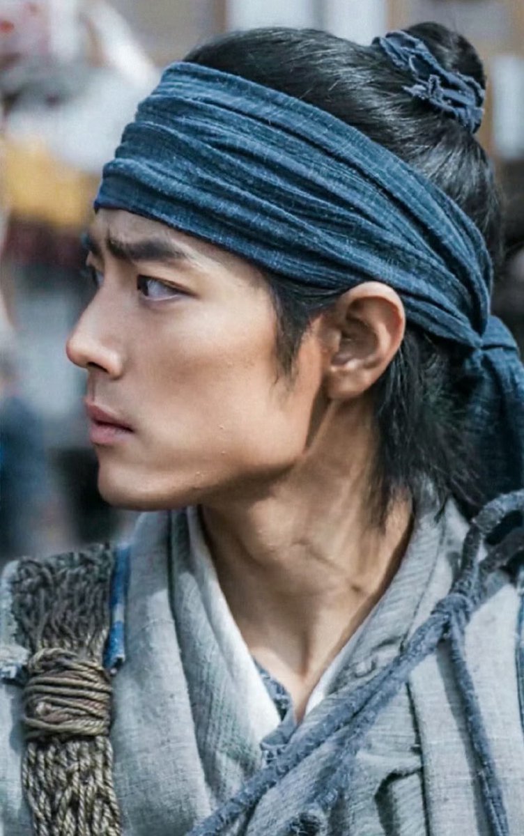 etherealdaytoy's tweet image. what an insane side profile and jawline