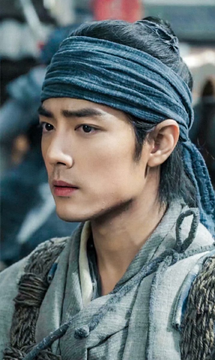 etherealdaytoy's tweet image. what an insane side profile and jawline