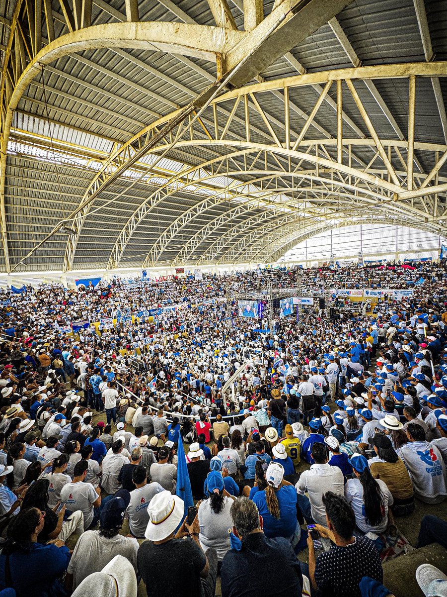 Convención RC5, Manta, coliseo Lorgio Pinargote , obra de la Revolución Ciudadana, capacidad 8.000 personas:
- Coliseo a reventar.
- Miles más se quedaron  afuera (😞).
- Decenas de miles siguieron la convención desde todas partes de Ecuador y del mundo.
Felicitaciones y gracias