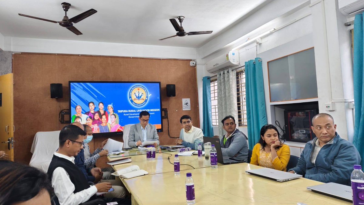 TripuraSRLM's tweet image. A meeting took place today under the chairmanship of CEO #TRLM Shri Tarit Kanti Chakma IAS regarding the progress of different parameters of TRLM with all the ADMs of the 8 Districts and BDOs of 58 Blocks in VC mode.

Meeting also took place regarding the World Bank-aided project