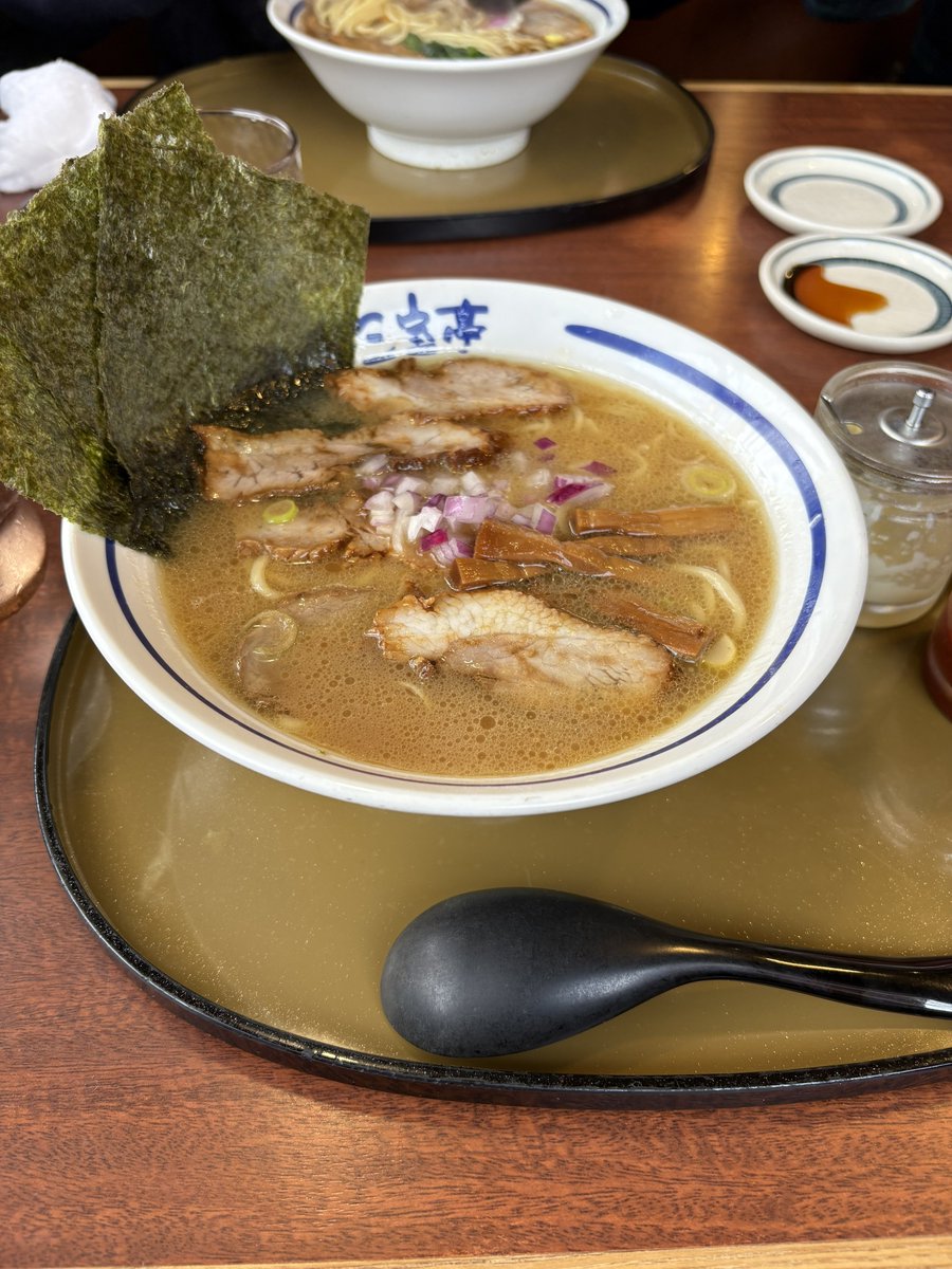 ばあちゃんの引っ越し手伝い。

子供の頃、タンスの木目が悪魔の顔みたいに見えて怖かったなぁ🤔