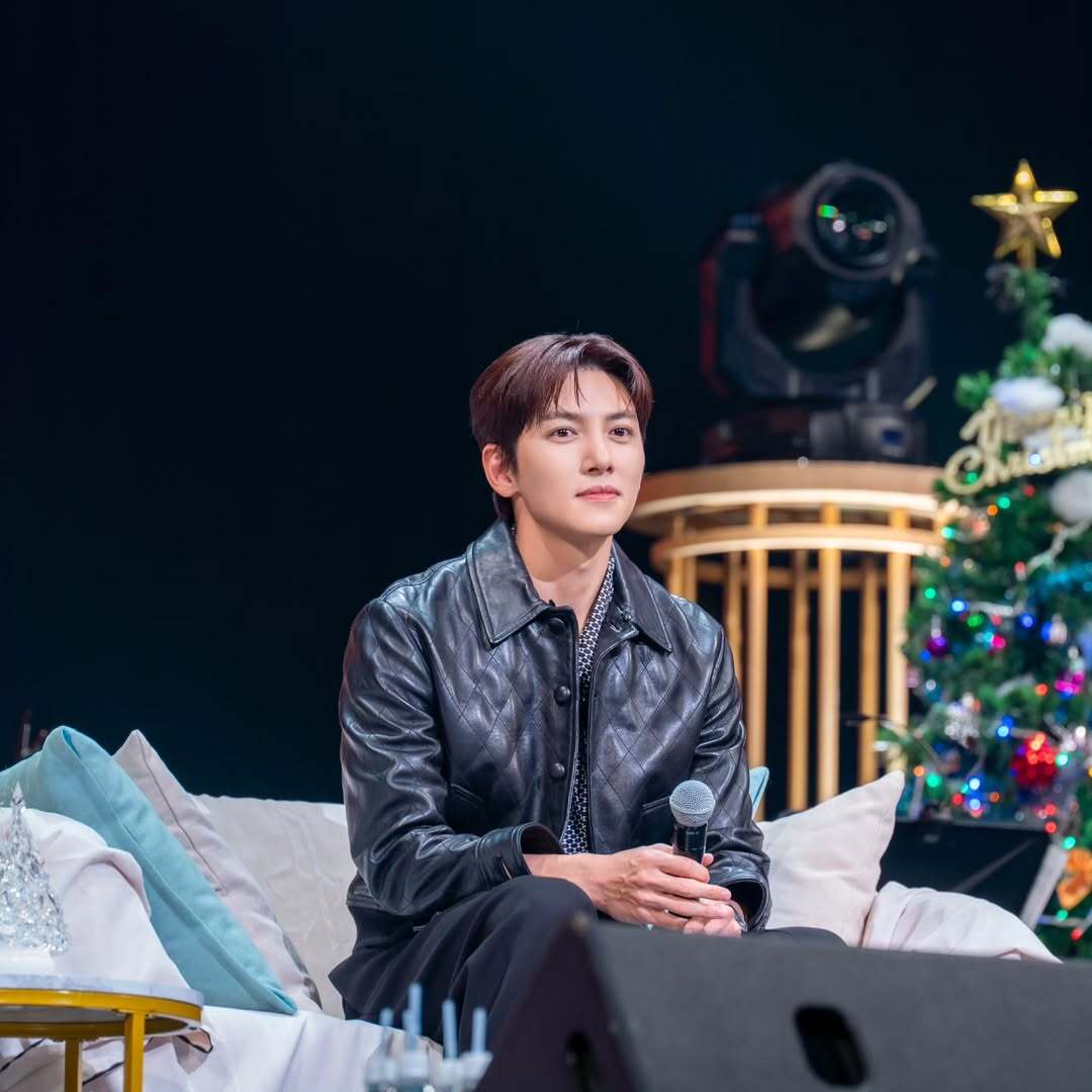 JCW_RUBEUS_JPFC's tweet photo. [#SPRINGCOMPANY Instagram]
[Behind]

<2025 Ji Chang Wook Japan Fan Meeting  〜Winter With W(ユー)〜> ビハインド📸

みんなが幸せだった、あの日の思い出🎄✨️

#チ・チャンウク #지창욱 #JiChangWookArchive

https://t.co/eUv3kPI7nQ https://t.co/jQHOxSrd3b