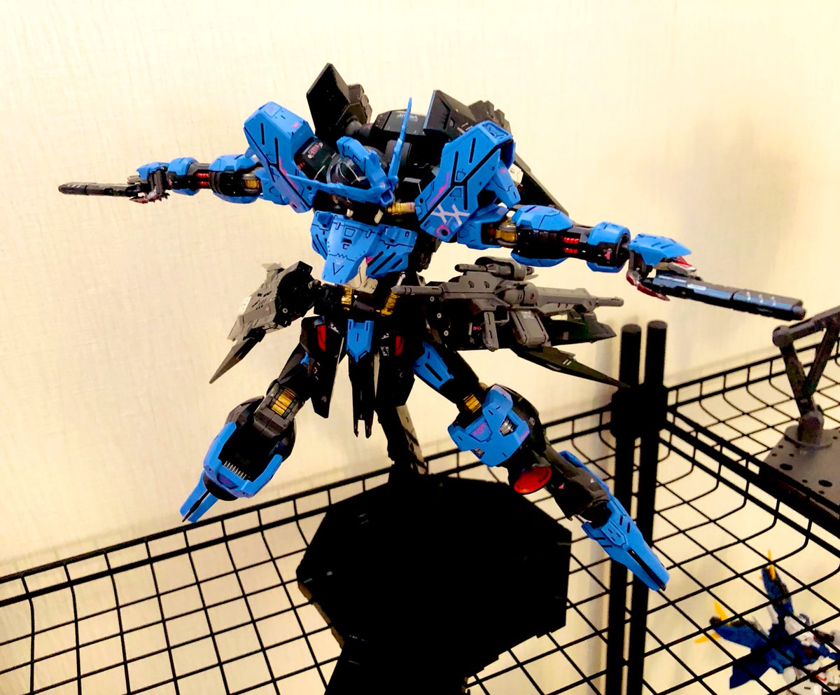 MHW_kktr's tweet photo. かっちょいい🫶
兄、初のMG作品😆❕
色塗り少しだけど手伝った🤣w
 #ガンプラ  #ガンダム https://t.co/kJYmoTqPYR