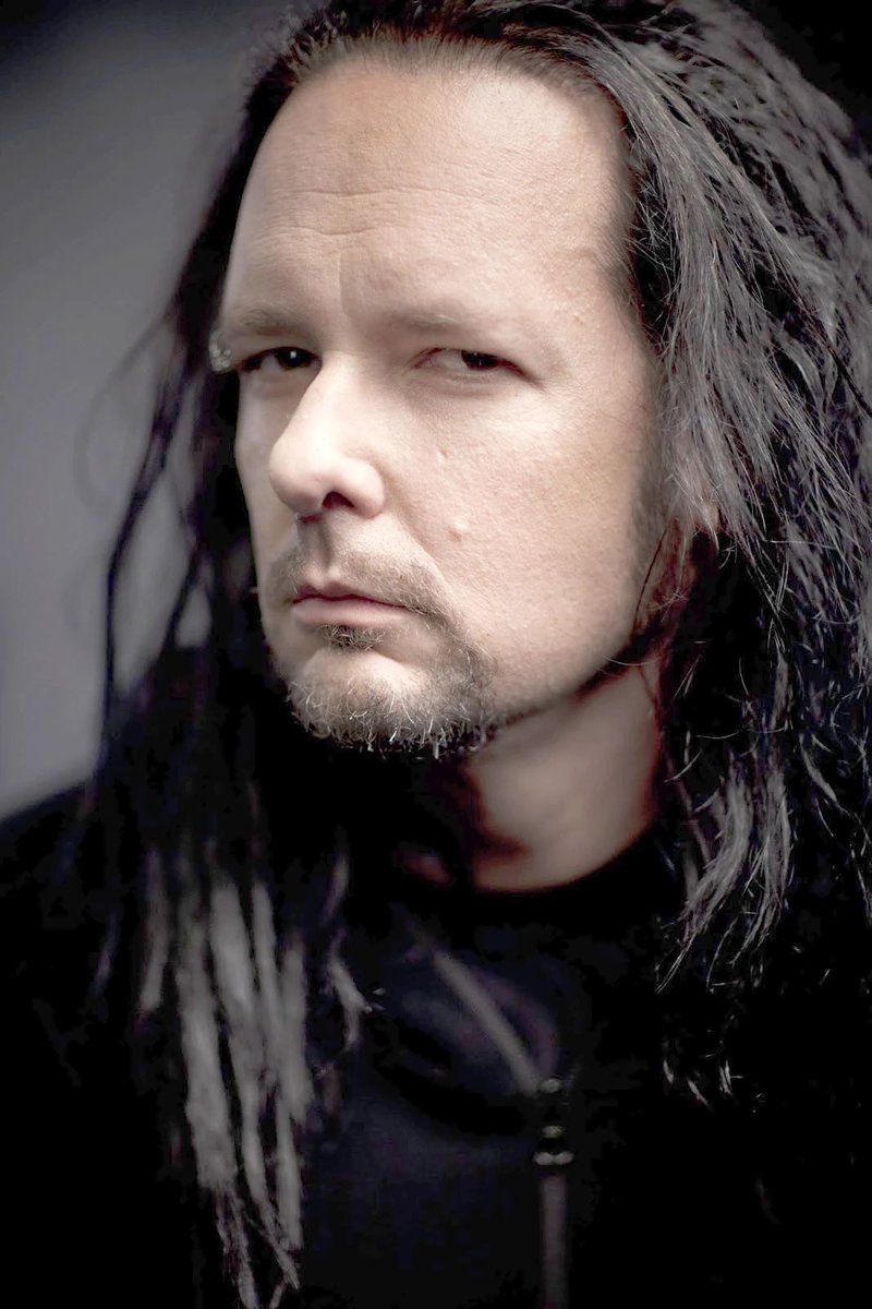 EvilMusikMX's tweet photo. 🧩 Jonathan Davis nació el 18 de enero de 1971.
Frontman de Korn y una voz clave en la generación nu-metal.
Hoy cumple 55 años.

#JonathanDavis #Korn #NuMetal #OnThisDay #Cumpleaños #IconoMusical https://t.co/7Nev9FQLHn