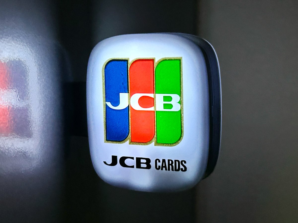 JCBは今年で創立65周年です。 このロゴを、街角で見かけたことがある方