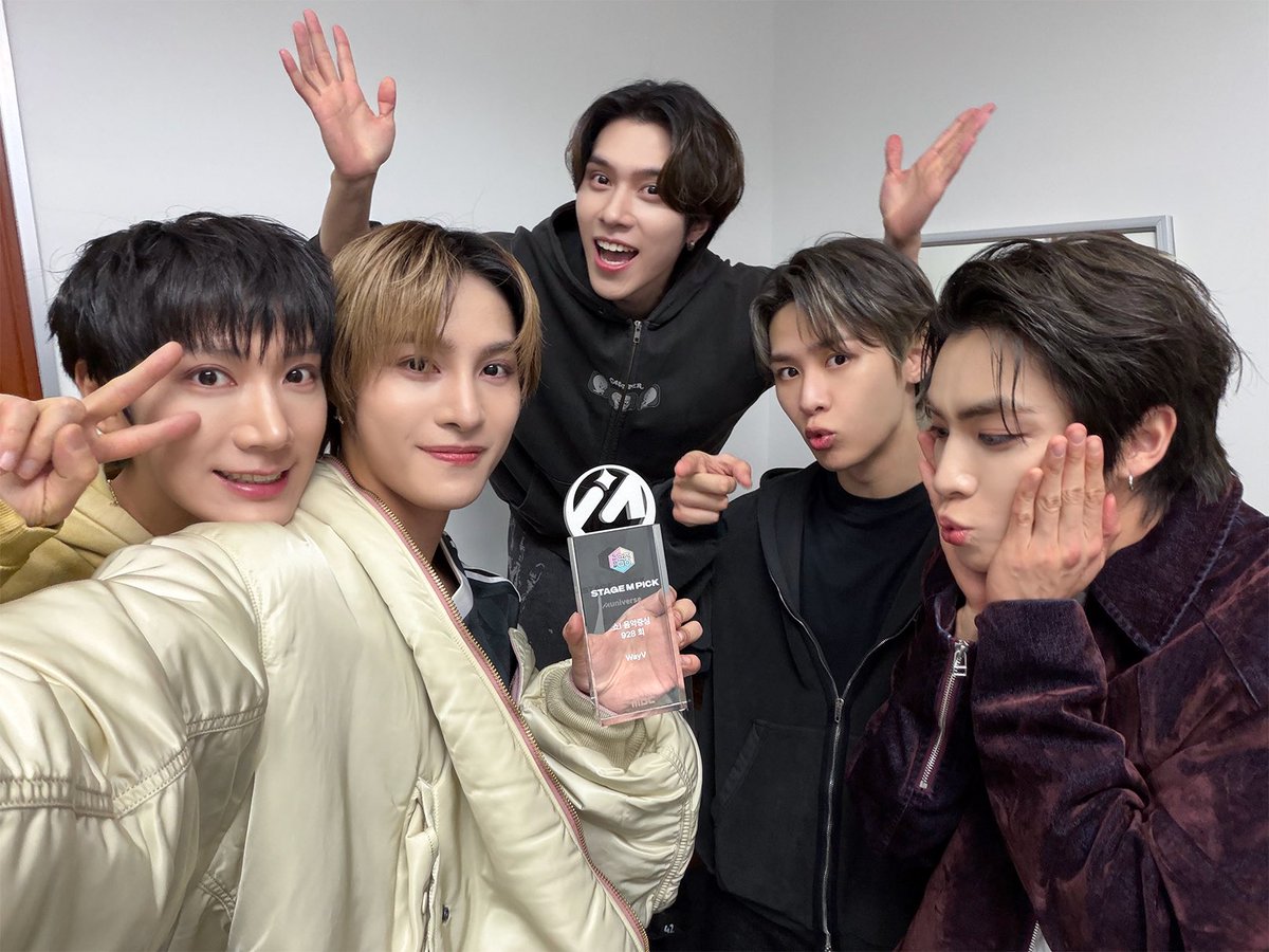 muniverse_io's tweet image. 🏆 STAGE M PICK : MBC 쇼! 음악중심 928회차

트로피 인증 사진이 도착했습니다 📸

#스테이지엠픽 1위 아티스트는
.
.
#WayV #威神V #白色定格 #WayV_EternalWhite