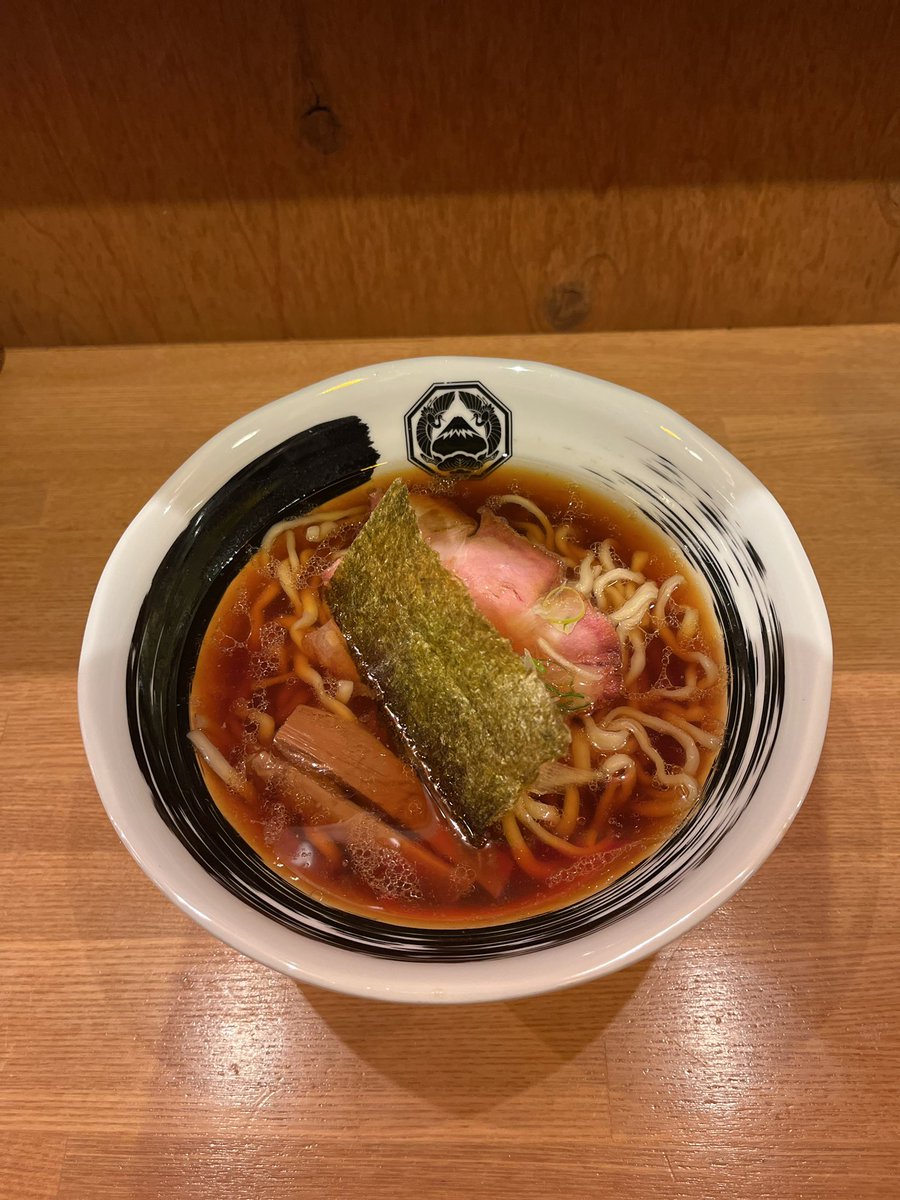 Wing1059Xxiv's tweet photo. 初めて行ったお店だったけど、
美味しかった😋🍜

#鶴松富士
#中華そば
#醤油そば
#関内 https://t.co/a1PEus4aUf