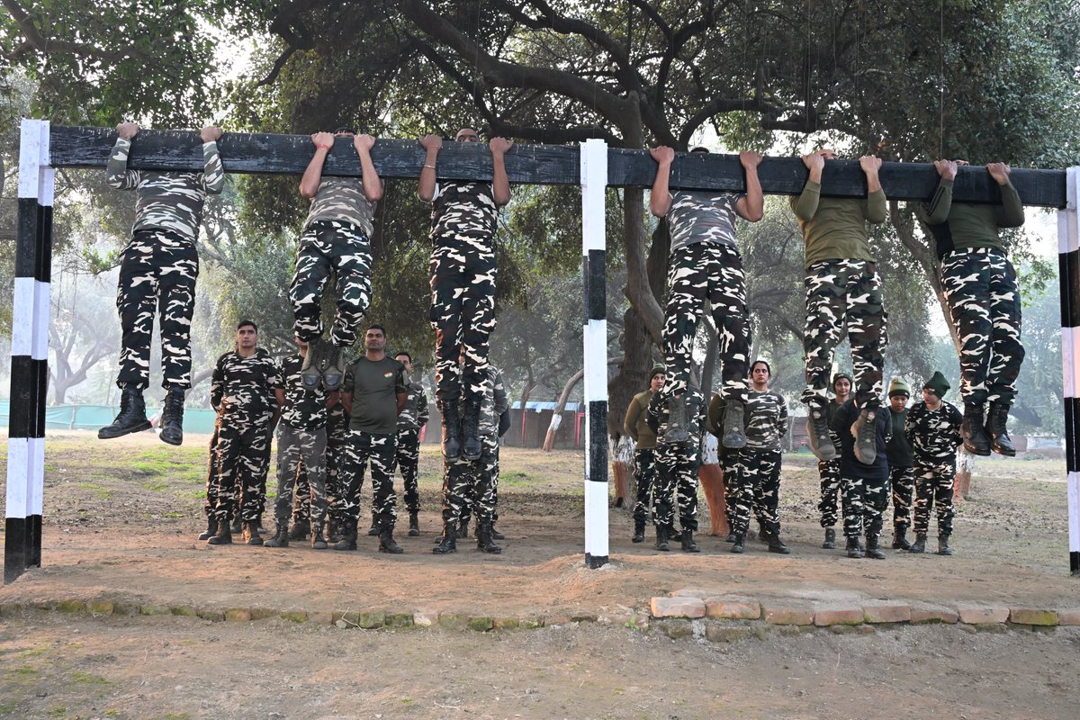 70BnSSB_INDIA's tweet photo. 70वीं वाहिनी सशस्त्र सीमा बल, लखीमपुर खीरी में
हर दिन फिटनेस – हर पल तत्परता 💪🇮🇳
दौड़, रस्सा, 8 फीट दीवार, लॉन्ग जंप और मंकी क्रौल जैसे चुनौतीपूर्ण ऑब्स्टेकल अभ्यास जवानों को हर चुनौती के लिए तैयार कर रहे हैं।
अनुशासन, साहस और समर्पण – यही है SSB की पहचान।
#70BnSSB #SSB #DailyPT https://t.co/cXKhbJ1k1h