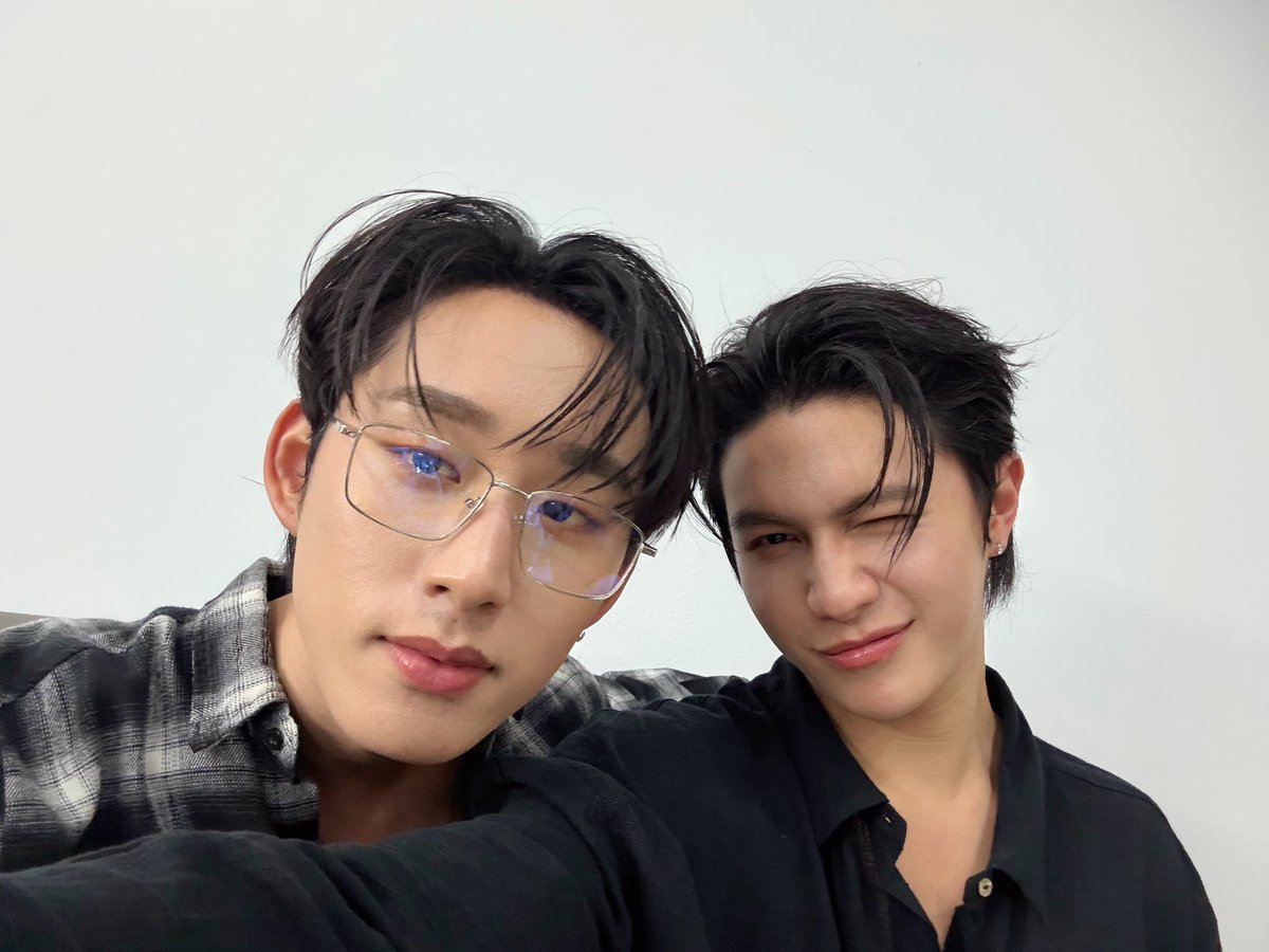 Williamjkp1's tweet image. ขอบคุณทุกคนมากๆเลยนะครับทั้ง2วันเลย เป็น2วันที่ผมมีความสุขมากๆ แล้วก็หวังว่าทุกคนจะมีความสุขมากๆเช่นกันนะครับ ดีใจมากๆที่ได้มาเล่นซีรี่เรื่องนี้กับพี่ๆทุกคนเลย ขอบคุณผู้ใหญ่ใจดีเช่นกันนะครับที่เลือกผมมาเป็นโรม ให้มาวิ่งเล่นในซีรี่เรื่องนี้ ละก็เจอกันใหม่ใน มีสติแล้วลูกพีชนะค้าบ…