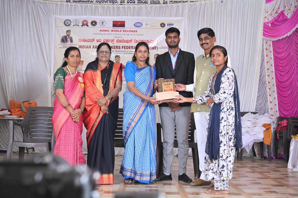 DevaariC's tweet photo. Honored to attend the Bagalkot District Nobel World Record Aari Work Event as State Secretary, Karnataka Aari Workers Council.
Celebrating the talent, heritage &amp; dedication of our Aari artisans ✨
#AariWork #NobelWorldRecord #WomenEmpowerment https://t.co/ttx6jvqAYP