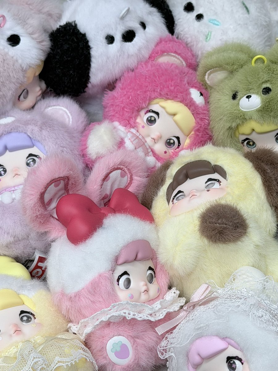 요즘 빠진 인형...
홀려버렸는지 풀박스 두박스 사버림🥹
다음엔 팝마트 스컬판다 모아야겠음...
트친님들도 인형 모으세요..? 최애 인형이 머예여?
#노미 #탑토이 #팝마트 #트친소