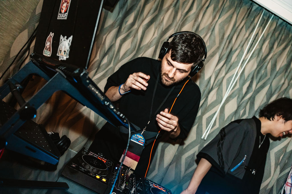 FORM-LESS tweet media