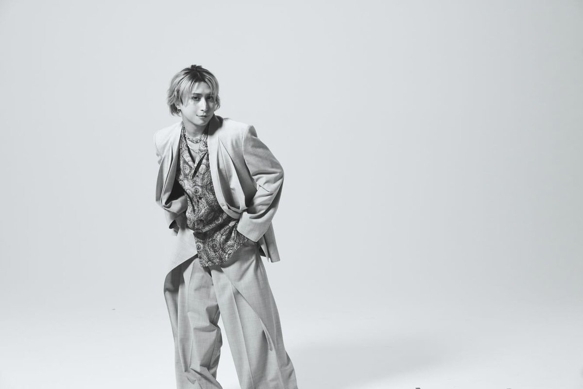 ツアーグッズ “ON” 団扇 オフショット📸 ぜひチェックしてね