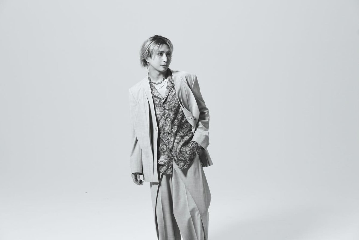 ツアーグッズ “ON” 団扇 オフショット📸 ぜひチェックしてね