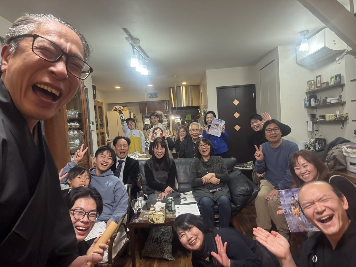 wadaemiboo's tweet photo. 1/14に開催「狂言×ワイン×日本酒」。縁起の良い演目を観て、私セレクトの干支にまつわるワインや、#アサノノリエ さんお手製の酒粕を利用した絶品エスニック風おつまみ、日本酒新酒の数々で新年会のにぎわい🎶半分くらいは初めてご参加の方でしたが、楽しんでいただけたようで何より✨次回は4月に開催 https://t.co/0nmwHnsAj7