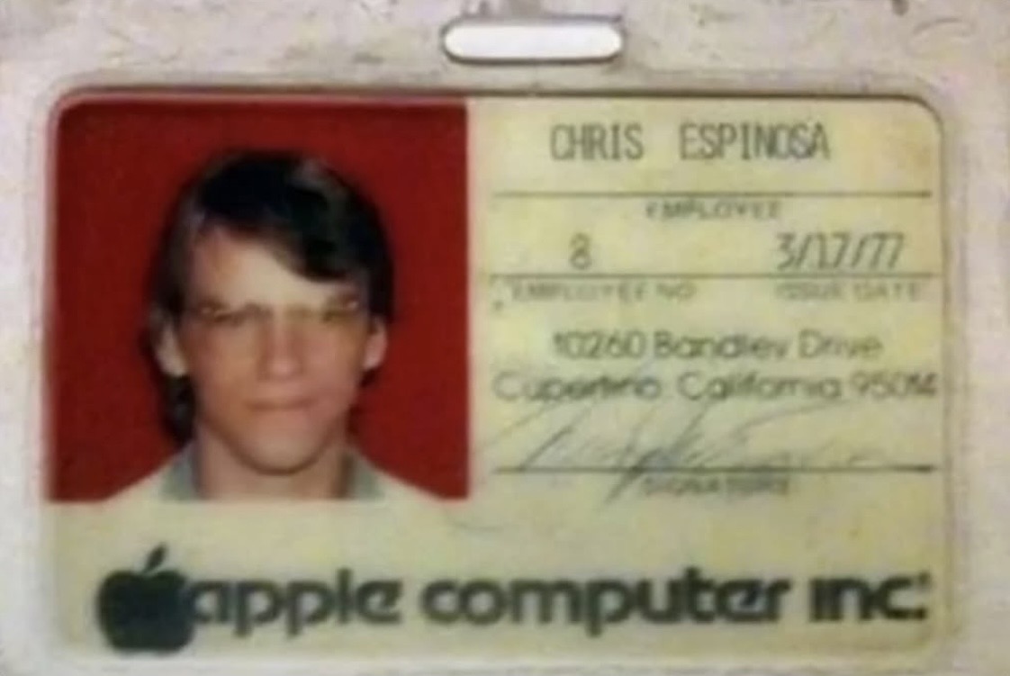 historyinmemes's tweet image. Chris Espinosa is Apple’s longest-serving employee. He joined the company in 1976 at just 14 years old, writing BASIC code when Apple was still operating out of Steve Jobs’ garage.

Chris Espinosa holds the unique distinction of being Apple’s longest-serving employee, having…