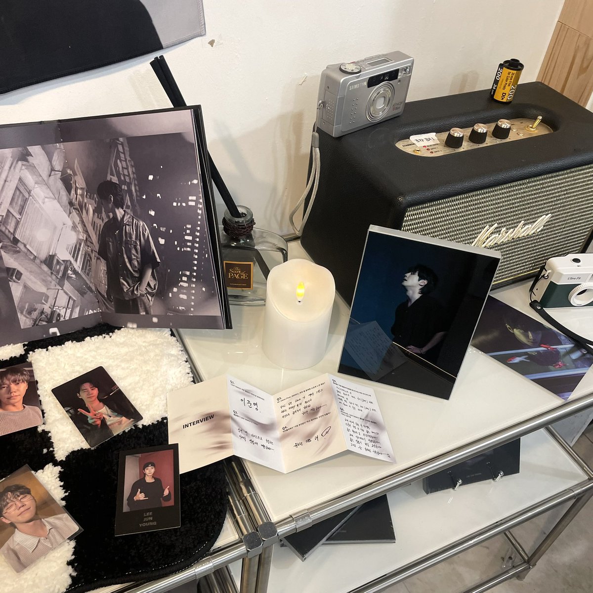ehddll's tweet photo. 카페 너무 예쁘고 볼 것도 많아서 한참 구경하다 왔어요
사진에는 없지만 가쿠란도 입어보고…✌🏻
예쁜 생일 카페 열어주셔서 감사합니다 ㅠ.ㅠ

#찰나의_파도에도_찬란하게_빛나는_너를_위해
#이준영 https://t.co/zysKfaFwLx