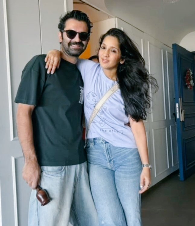 Jano_karem_2's tweet photo. WHAT A BEAUTIFUL ROMANTIC 💖 
GOD BLESS THEM 🙏♥️
NEW BEAUTIFUL PIC ♥️🩵
#BARMEEN 💚💚
#BARUNSOBTI 🩷
@BarunSobtiSays https://t.co/akfWy851s2