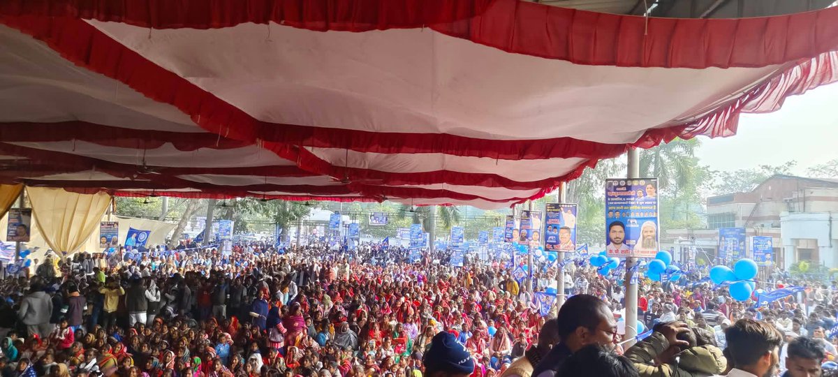 ErSachinBSP's tweet photo. बहन मायावती के 70 वें जन्मदिन पर उत्तर प्रदेश के अलग अलग मंडलों में बसपा के कार्यक्रम आयोजित किए गए जिसमें आप देख सकते हैं अन्य अन्य जगहों पर हुए कार्यक्रमों में भारी संख्या में लोग शामिल हुए जहाँ काफ़ी उत्साह दिखा और लोगों ने धूमधाम से बहन मायावती जी का जन्मदिन मनाया। 🀽𖀽򣰽𴌨 https://t.co/LVc6x9wfQU