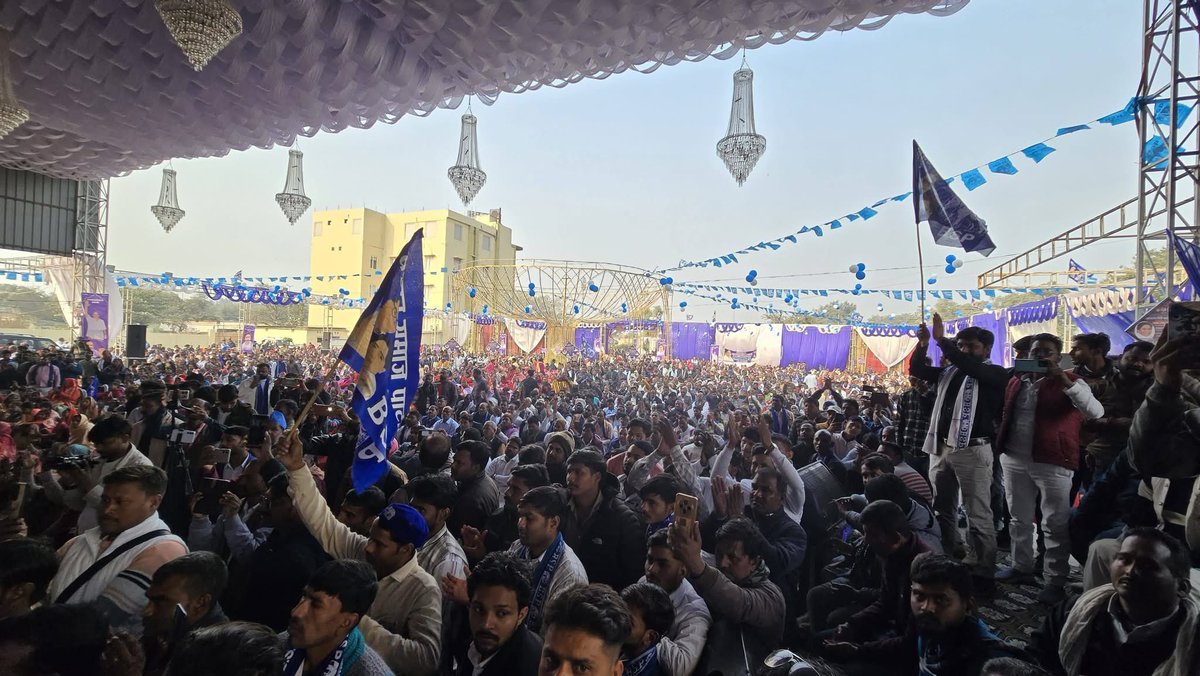 ErSachinBSP's tweet photo. बहन मायावती के 70 वें जन्मदिन पर उत्तर प्रदेश के अलग अलग मंडलों में बसपा के कार्यक्रम आयोजित किए गए जिसमें आप देख सकते हैं अन्य अन्य जगहों पर हुए कार्यक्रमों में भारी संख्या में लोग शामिल हुए जहाँ काफ़ी उत्साह दिखा और लोगों ने धूमधाम से बहन मायावती जी का जन्मदिन मनाया। 🀽𖀽򣰽𴌨 https://t.co/LVc6x9wfQU