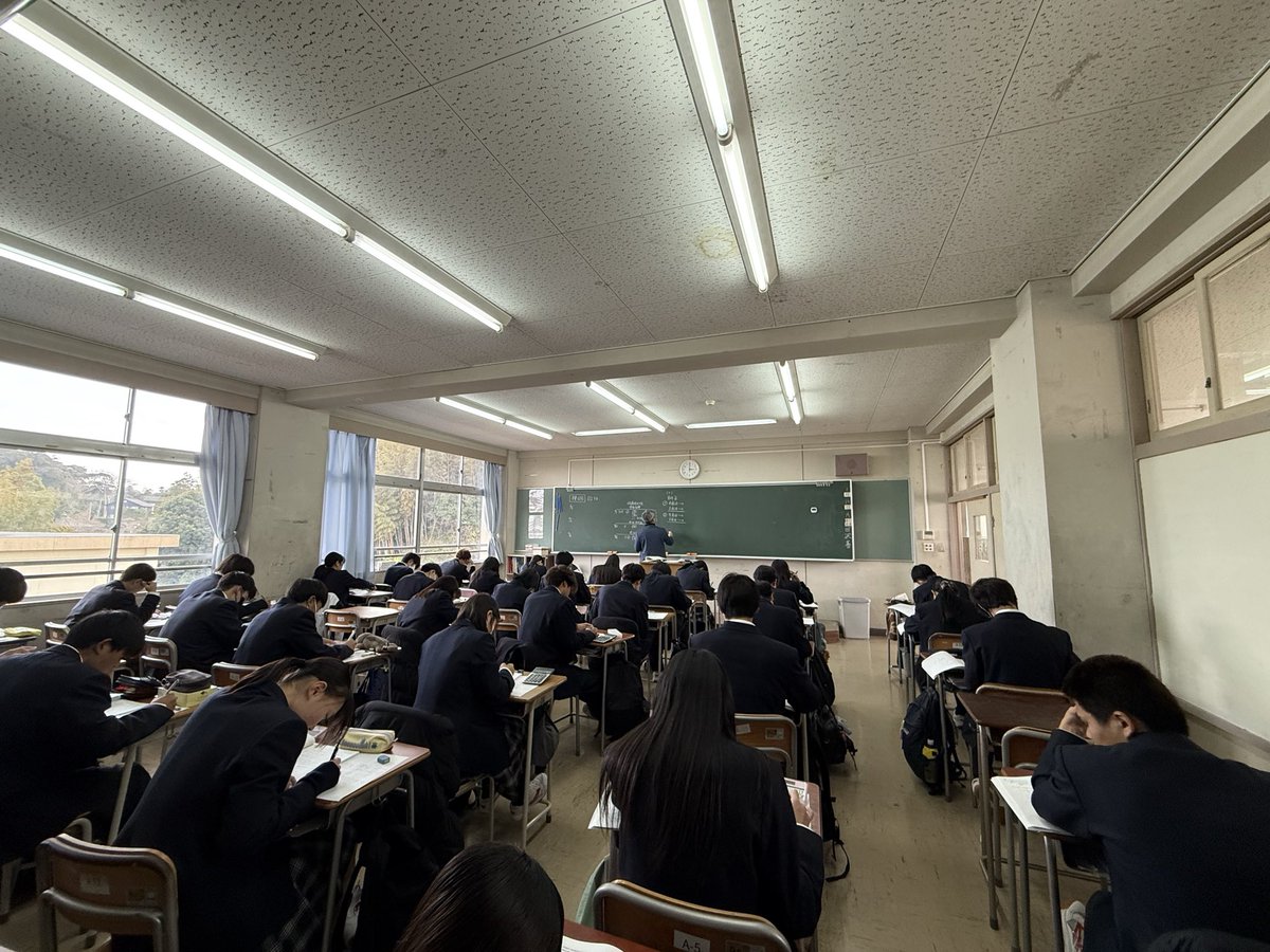 ichinoniya's tweet photo. 第3学期検定週間

1月13日から1月23日の2週間、一宮商業高校では検定週間を実施しております。1月18日は情報処理検定、1月25日は簿記実務検定が行われます。全員合格してもらいたいと思います。頑張れ👍 https://t.co/GQX2bRG1GM