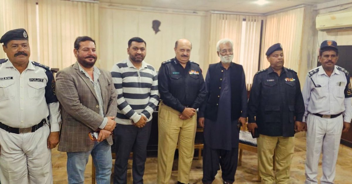 kcaa_official's tweet photo. KCAA delegation comprising Mr. Yahya Muhammad, Mr. ImranAurangzeb Khan &amp; Mr. @NOORALIKANANI met with SSP West, Mr. Azam Jamali, on 16th January 2026. The meeting addressed the serious traffic congestion issues around all ports and terminals. https://t.co/y6jGSfYsUk