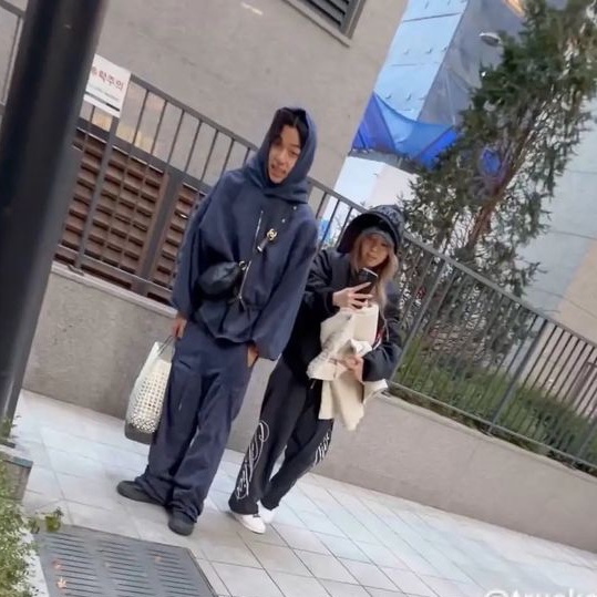 adpaholic's tweet image. My two losers omg😭