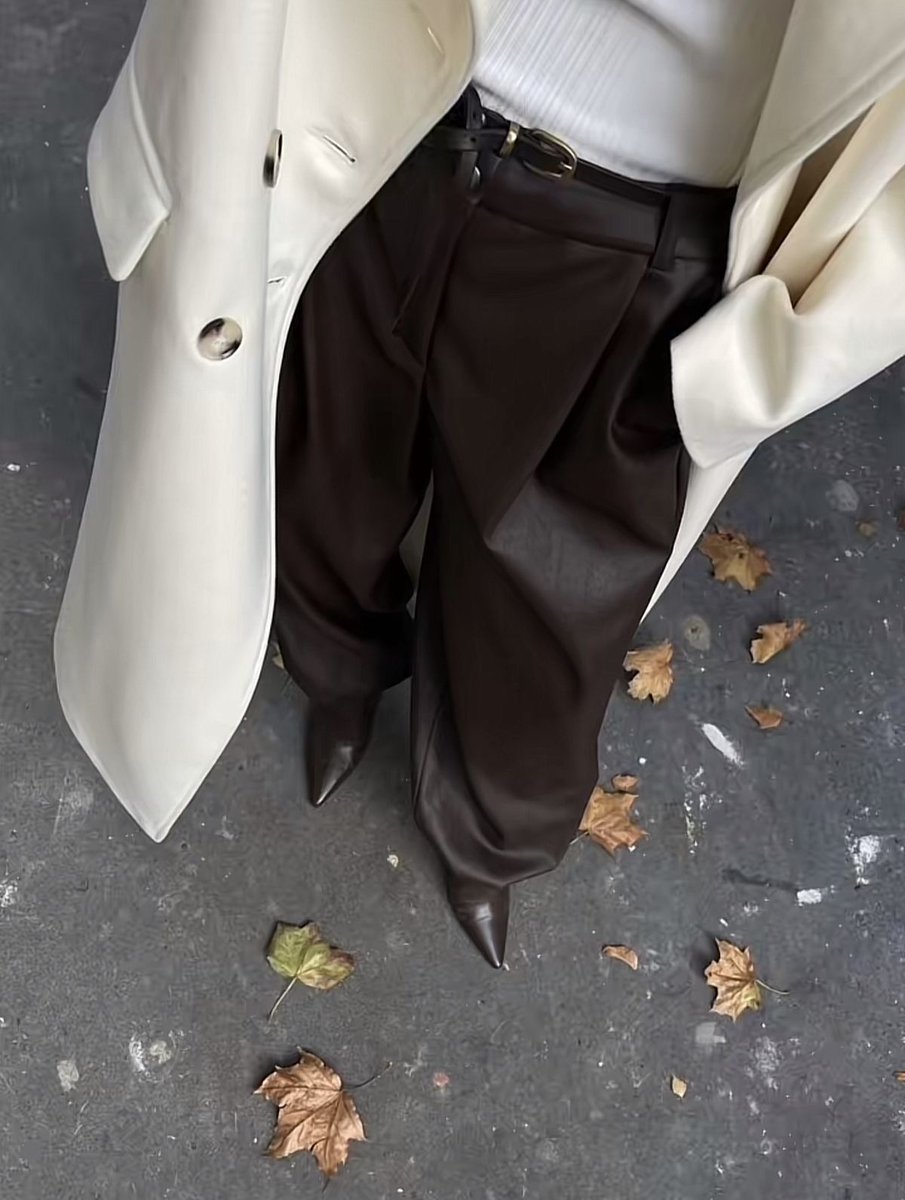 Diorgirlx's tweet image. brown &amp;amp; white