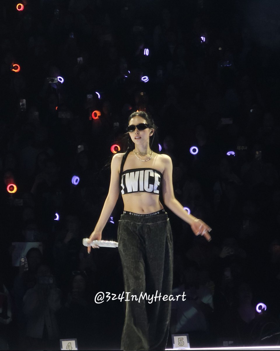 JUST LOOK AT HER OMG 😳😳😳 

#TWICE #트와이스 #MINA #미나 #THISISFOR #THISISFOR_OAKLAND_D2
#TWICE_THISISFOR_WORLD_TOUR