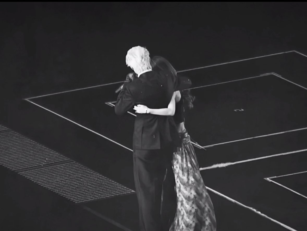 iaminmypov's tweet image. i have nothing appropriate things to say #ZhaoLusi #WangHedi