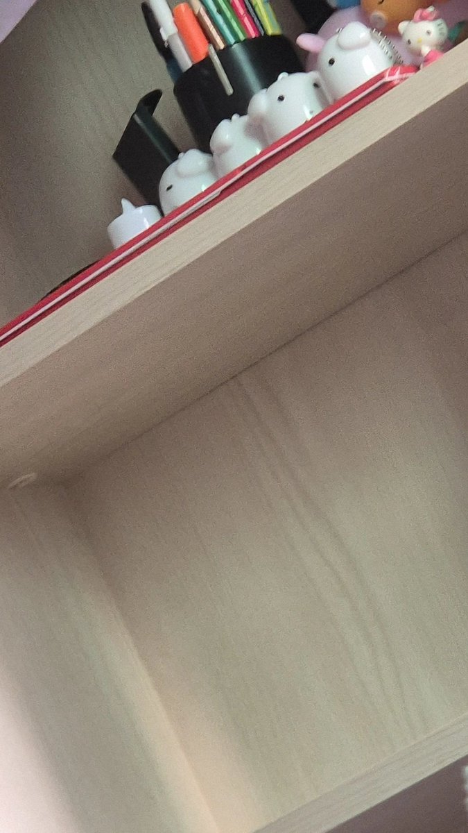 잠 계속 잤더니 어머니가 쓸어 담아가셨어요
방에서 들어보니까 지인들한테 전화하고 계시는 것 같아요 딸이 캐릭터 좋아하냐고..