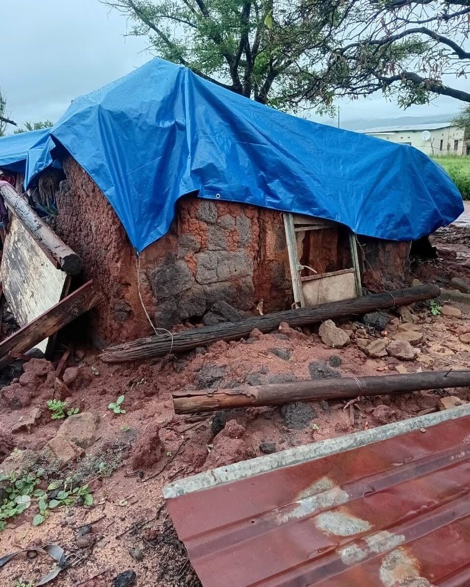 IFRCAfrica's tweet photo. Parts of Eswatini are experiencing heavy rains, which have affected households and livelihoods. 

@redcrosseswatin teams and volunteers are conducting assessments.

There is an urgent need for immediate assistance to support affected households.