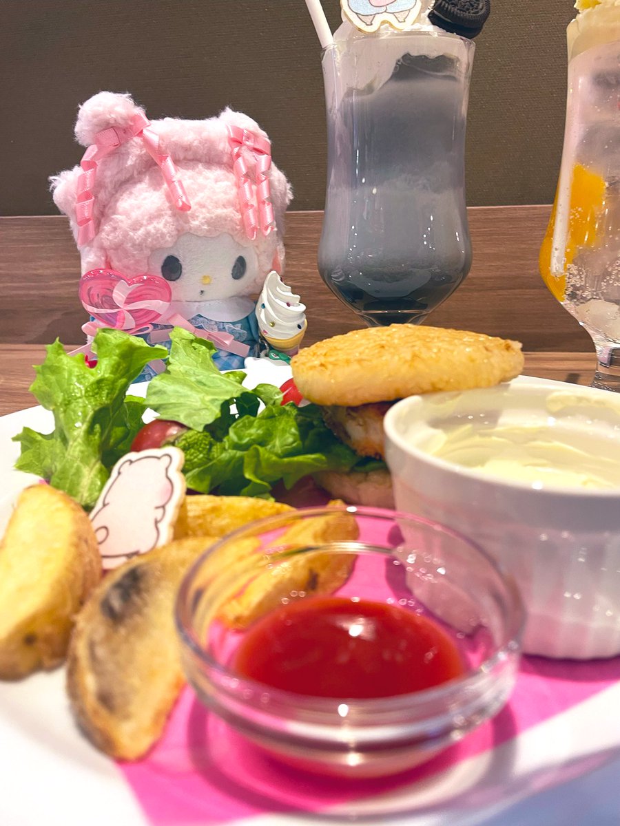 くまともちゃんのカフェも行ってきました🍔🍹